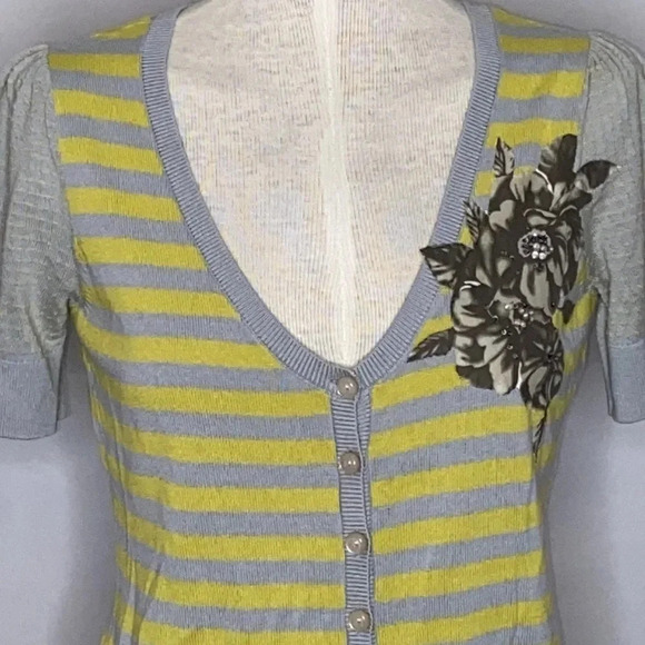 Moth from Anthropologie Cattleya Applique & Beaded Short Sleeve Cardigan -Small - Picture 3 of 7